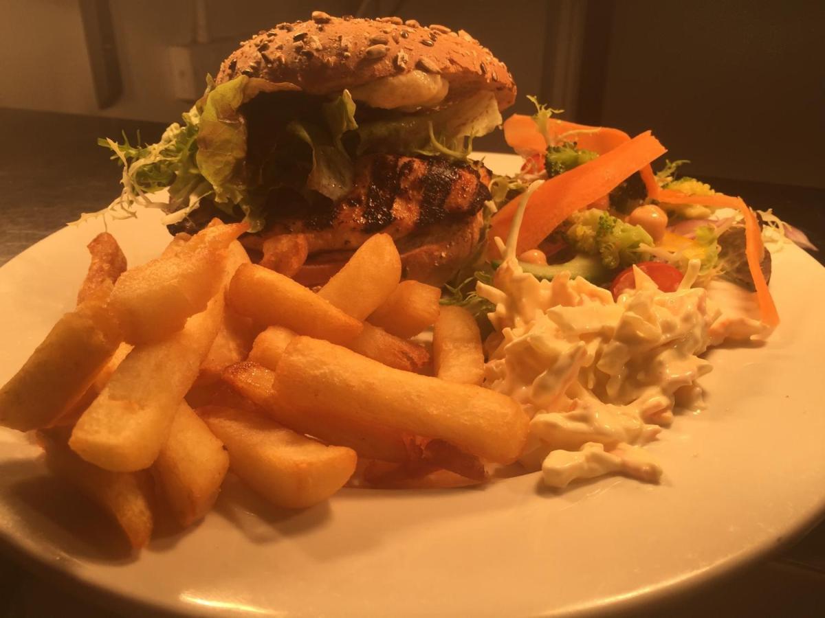 מלון בלינרוב The Bowers Bar & Restaurant מראה חיצוני תמונה