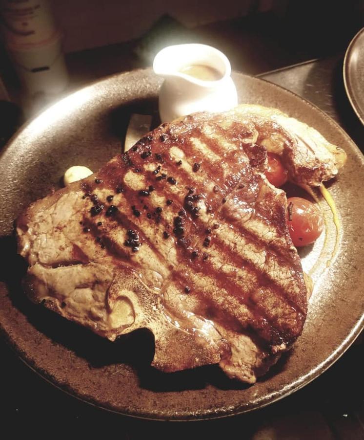 מלון בלינרוב The Bowers Bar & Restaurant מראה חיצוני תמונה