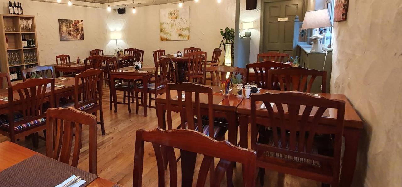 מלון בלינרוב The Bowers Bar & Restaurant מראה חיצוני תמונה