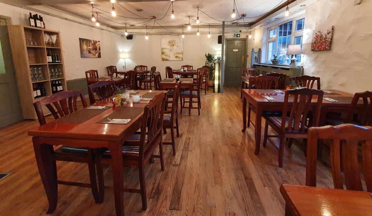 מלון בלינרוב The Bowers Bar & Restaurant מראה חיצוני תמונה
